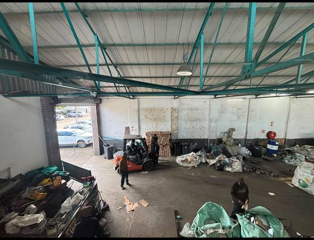 503M² WAREHOUSE TO LET IN STIKLAND INDUSTRIAL
